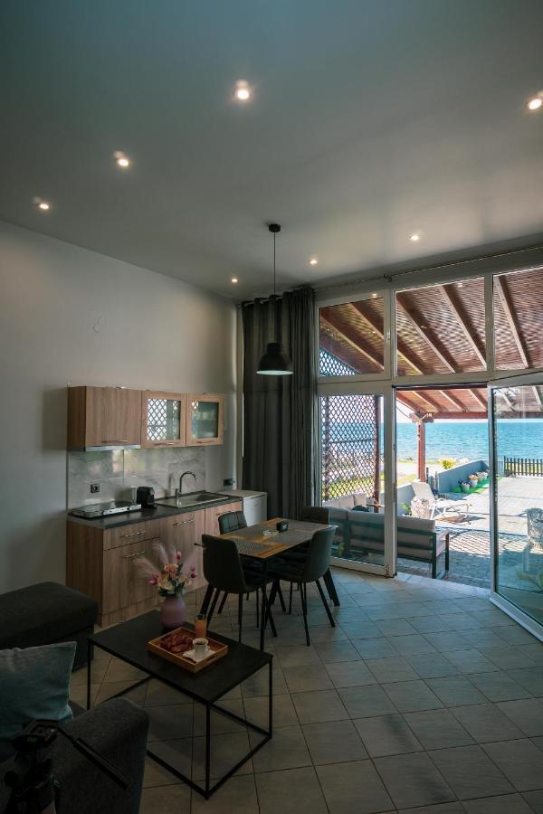 Seashell Luxury Apartment Nikíti Eksteriør bilde